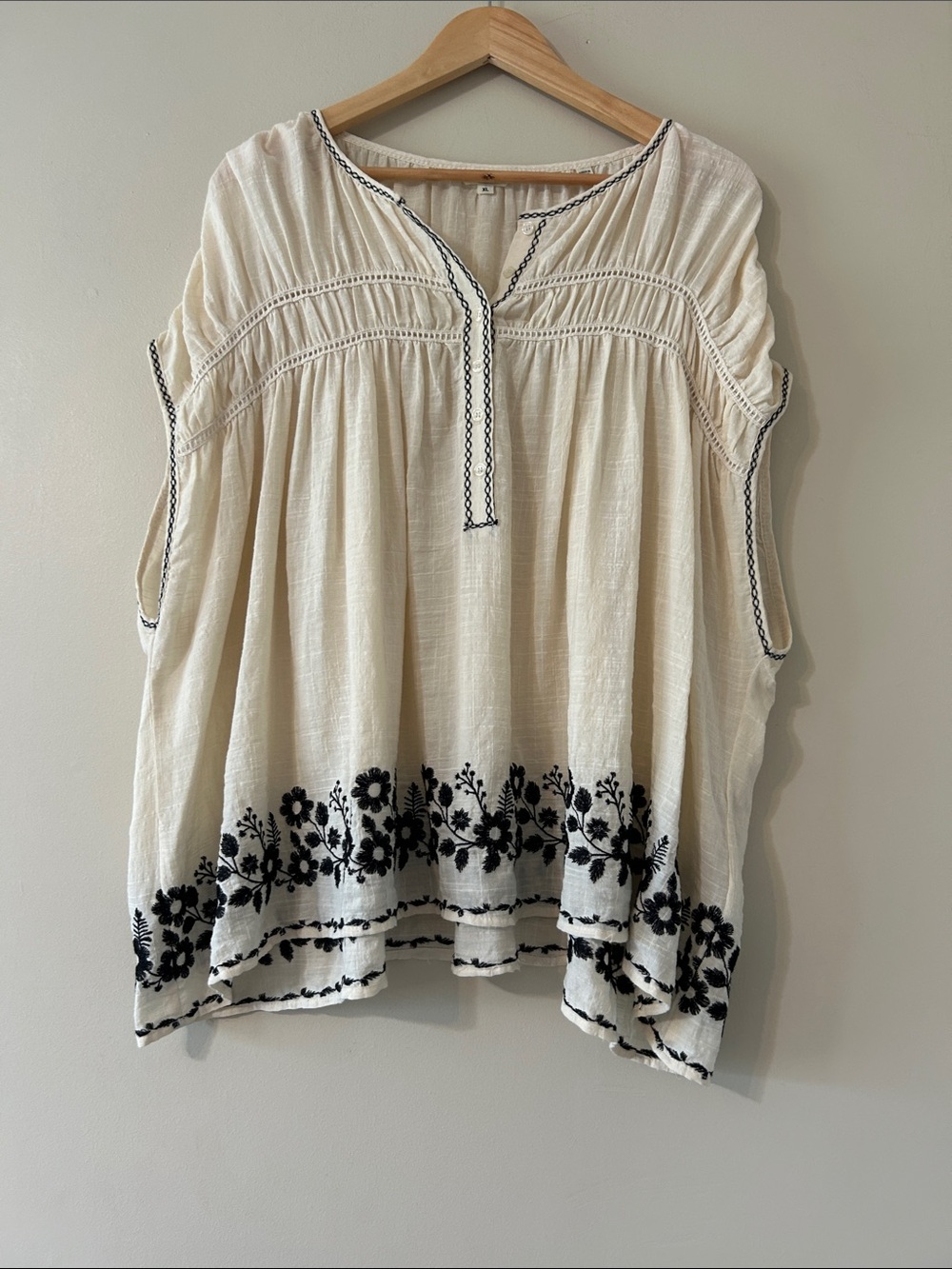 Max Studio London Cream Embroidered Floral Boho Peasant Blouse XL